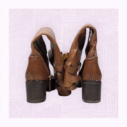 SARTORE
Paire de bottes à haut talon en cuir...