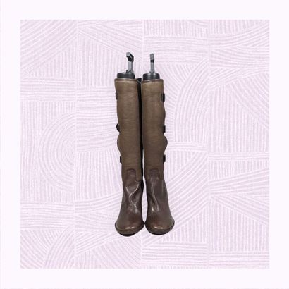 VERO CUOIO
Paire de bottes en cuir marron...