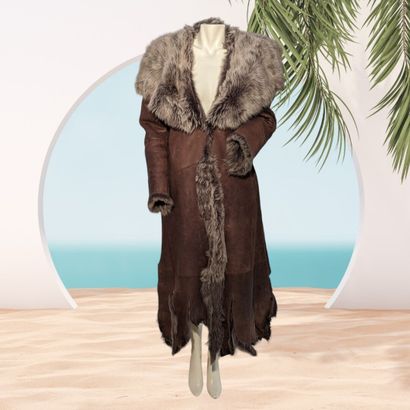 Long manteau de femme en cuir retourné façon...