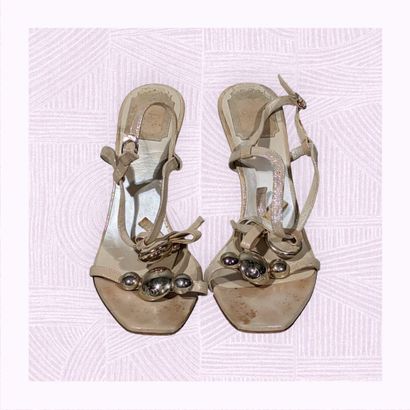 CHRISTIAN DIOR
Paire d'escarpins sur talon...