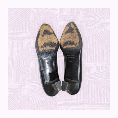 CELINE
Paire d'escarpins en cuir noir
Taille...