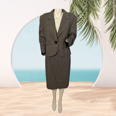 GUY LAROCHE
Tailleur pour femme en laine...