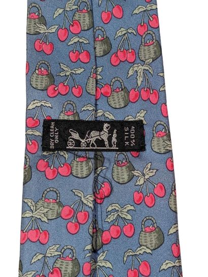 HERMES
Cravate en soie à décor de cerises...