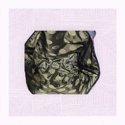 LONGCHAMP
Sac besace en petit velours à décor...