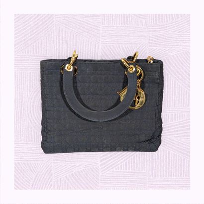 CHRISTIAN DIOR
Petit sac à main 