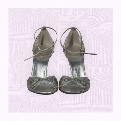 GUCCI
Paire d'escarpins sur talon aiguille...