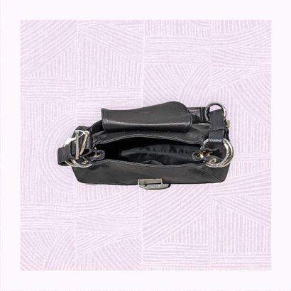 MARIO CERUTTI
Petite pochette porté épaule...