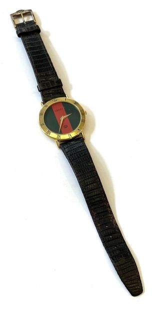 GUCCI n°0207635
Montre de dame de forme ronde....