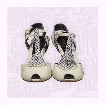 FENDI
Paire d'escarpins sur talon aiguille...