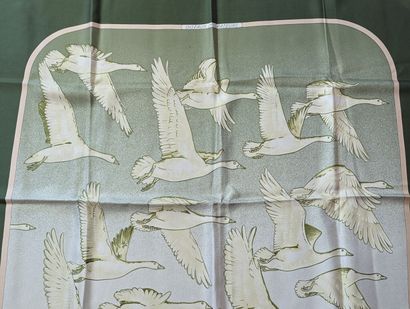 HERMES PARIS
Carré en soie intitulé 