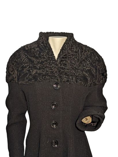 GEORGES RECH
Manteau long de femme en laine...