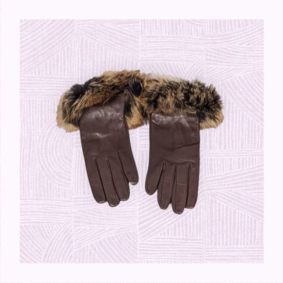 Paire de gants en cuir couleur chocolat avec...
