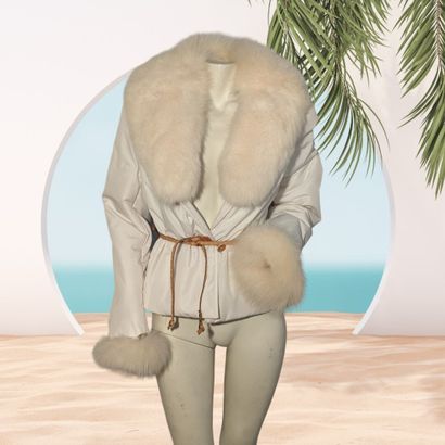 ANNA KEL
Veste en taffetas blanc, col et...