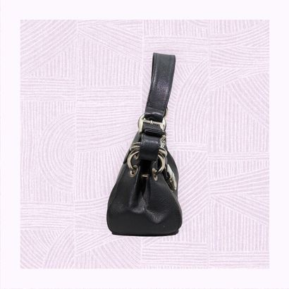 MARIO CERUTTI
Petite pochette porté épaule...