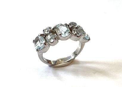 BAGUE en argent 925/°° sertie de pierres...