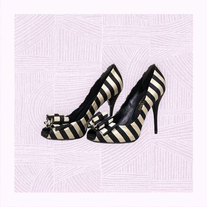 VALENTINO GARAVANI
Paire d'escarpins en soie...