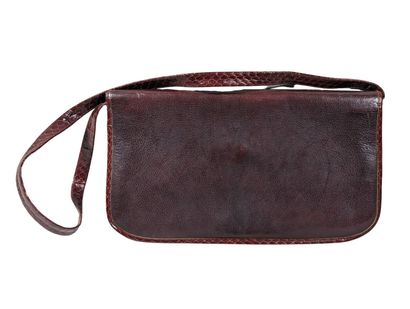 CHRISTIAN DIOR
Pochette à anse en cuir bordeaux...