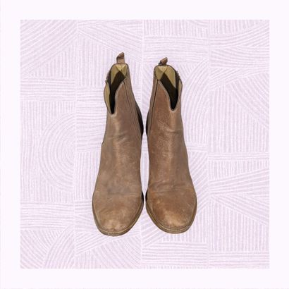SARTORE PARIS
Paire de bottines en cuir naturel...
