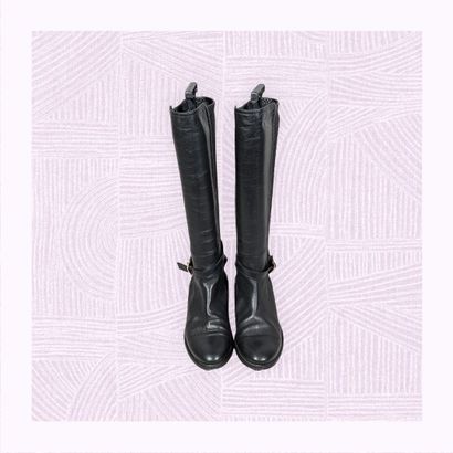 HEYRAUD
Paire de bottes en cuir noir, la...