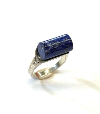 BAGUE en argent 925/°° sertie d'une pierre...