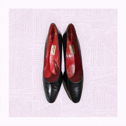 CELINE
Paire d'escarpins en cuir noir
Taille...