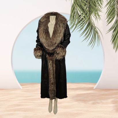 MARC CAIN
Manteau long de femme en cuir retourné...