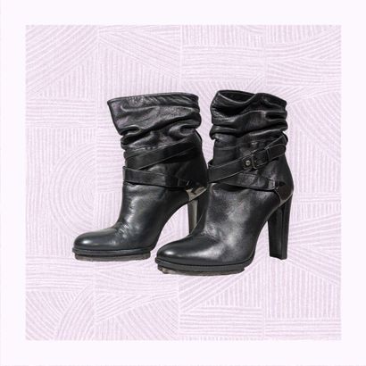 STUART WEITZMAN
Paire de bottines en cuir...