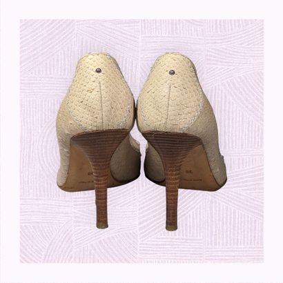 CHRISTIAN DIOR
Paire d'escarpins sur talon...