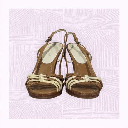 PRADA
Paire de sandales en cuir camel et...