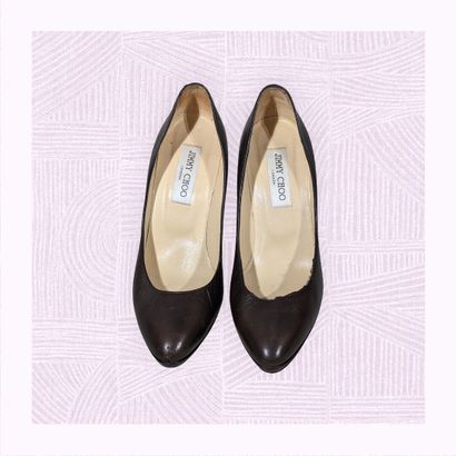JIMMY CHOO
Paire d'escarpins en cuir marron...