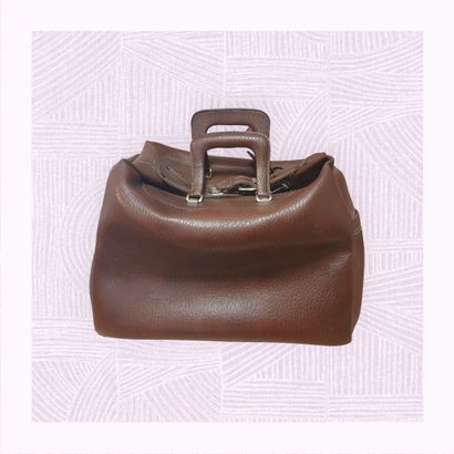 FAVO
Sac de voyage façon valise en cuir grainé...