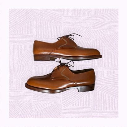 CHARLES JOURDAN
Paire de derbys en cuir fauve....