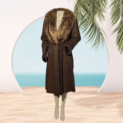MARC CAIN
Manteau long de femme en cuir retourné...