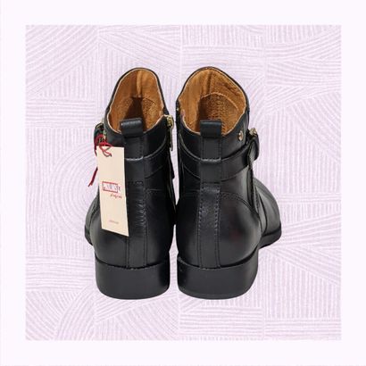 PIKOLINOS
Paire de bottines en cuir noir...