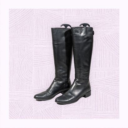 CHARLES KAMMER
Paire de bottes sur léger...