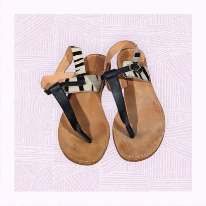 COSMOPARIS
Paire de sandalettes en cuir à...