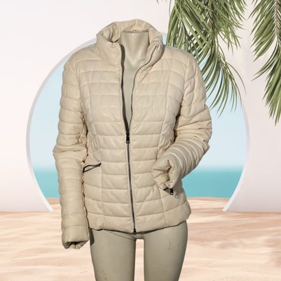 LIU JO
Veste doudoune blanche à deux poches...