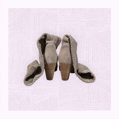 MARC CAIN
Paire de bottes sur haut talon...