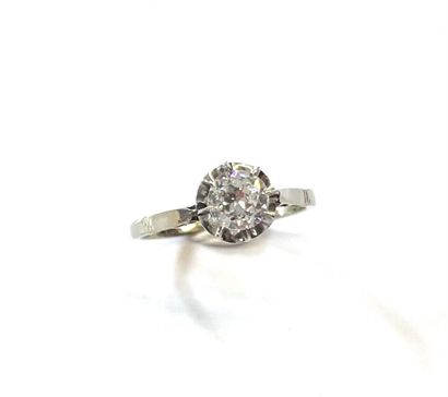 Bague Solitaire en or blanc 18 K (750/oo)...