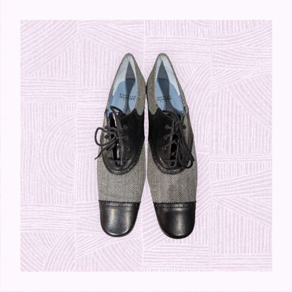 CHARLES JOURDAN
Paire de richelieus en cuir...