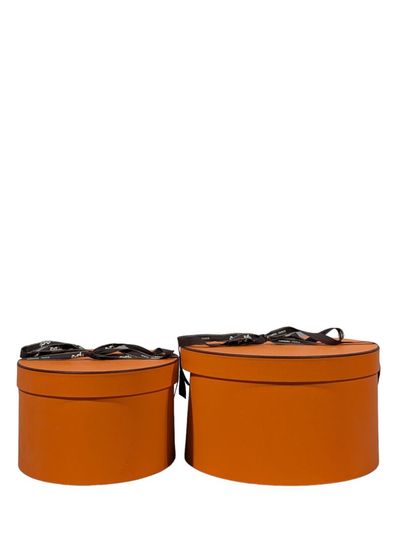 HERMES Paris
Deux boites à chapeau ovales.
Dims...