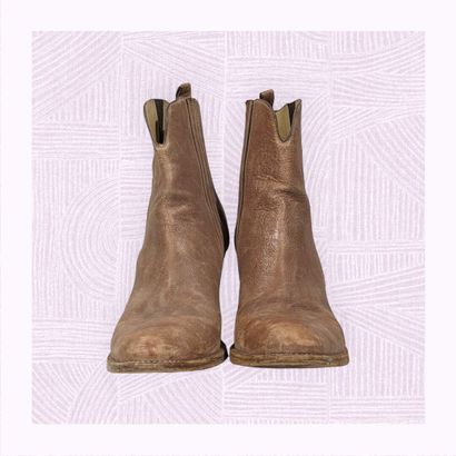 SARTORE PARIS
Paire de bottines en cuir naturel...