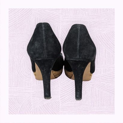 GUCCI
Paire d'escarpins sur talon aiguille...