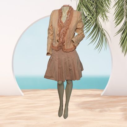 AIRFIELD
Ensemble rose assorti comprenant...