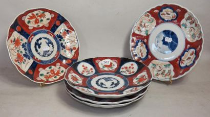 Cinq assiettes Japon IMARI