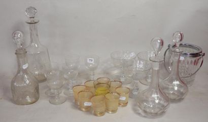 Quatre carafes en cristal, différents modèles...