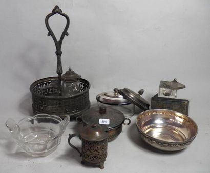Ensemble de pièces en métal argenté comprenant:...