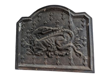 PLAQUE DE CHEMINEE en fonte à décor d'un...