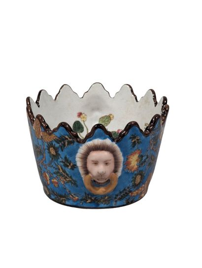 Petit rafraichissoir à verres en porcelaine...