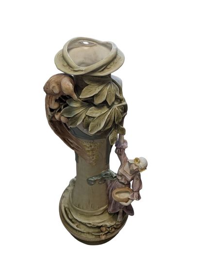 ROYAL DUX
Important vase en biscuit polychrome...